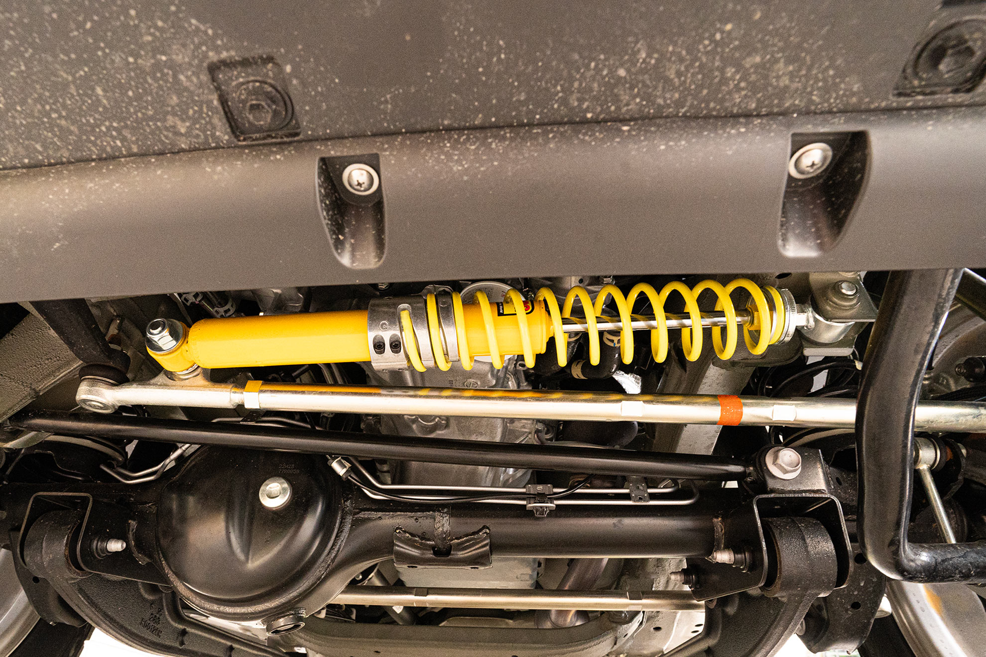 ジムニーJB64のステアリングダンパー交換！TOUGH DOG 4WAYステアリング