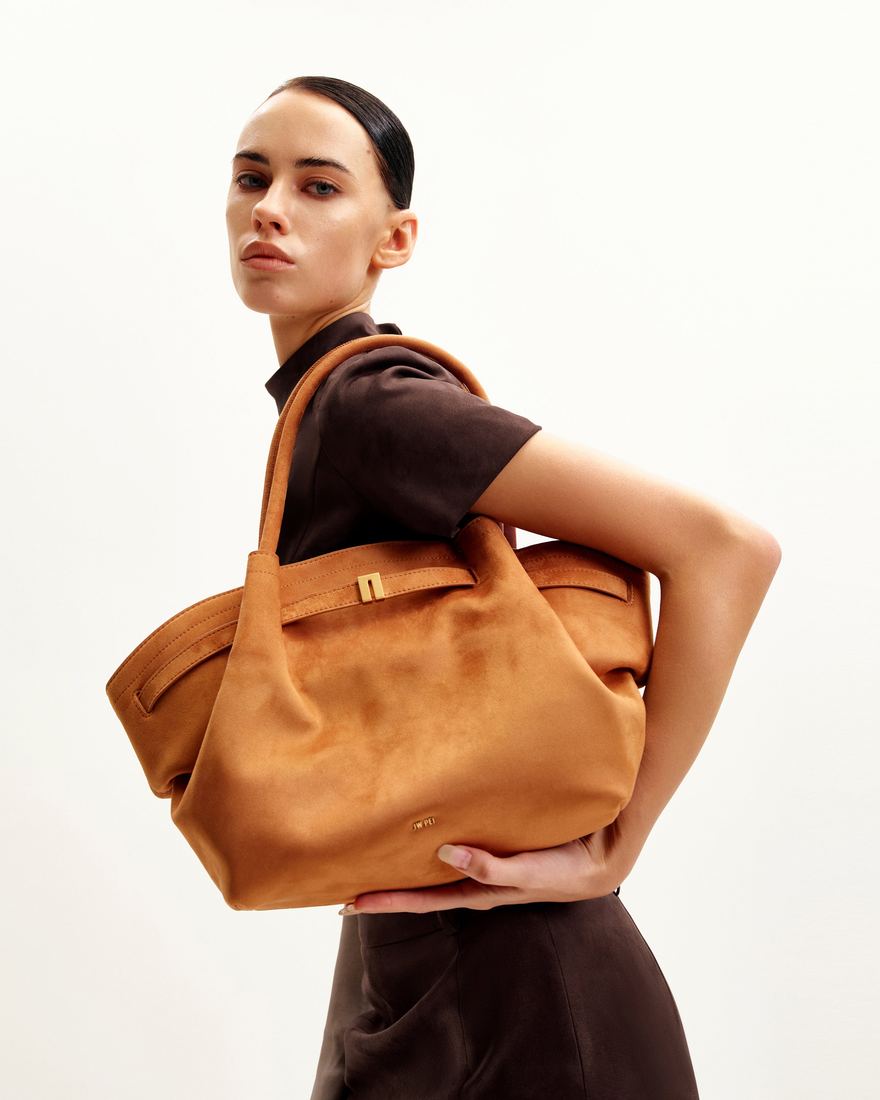 Hana ミディアムフェイクスエードトートバッグ - ブラウン - JW PEI