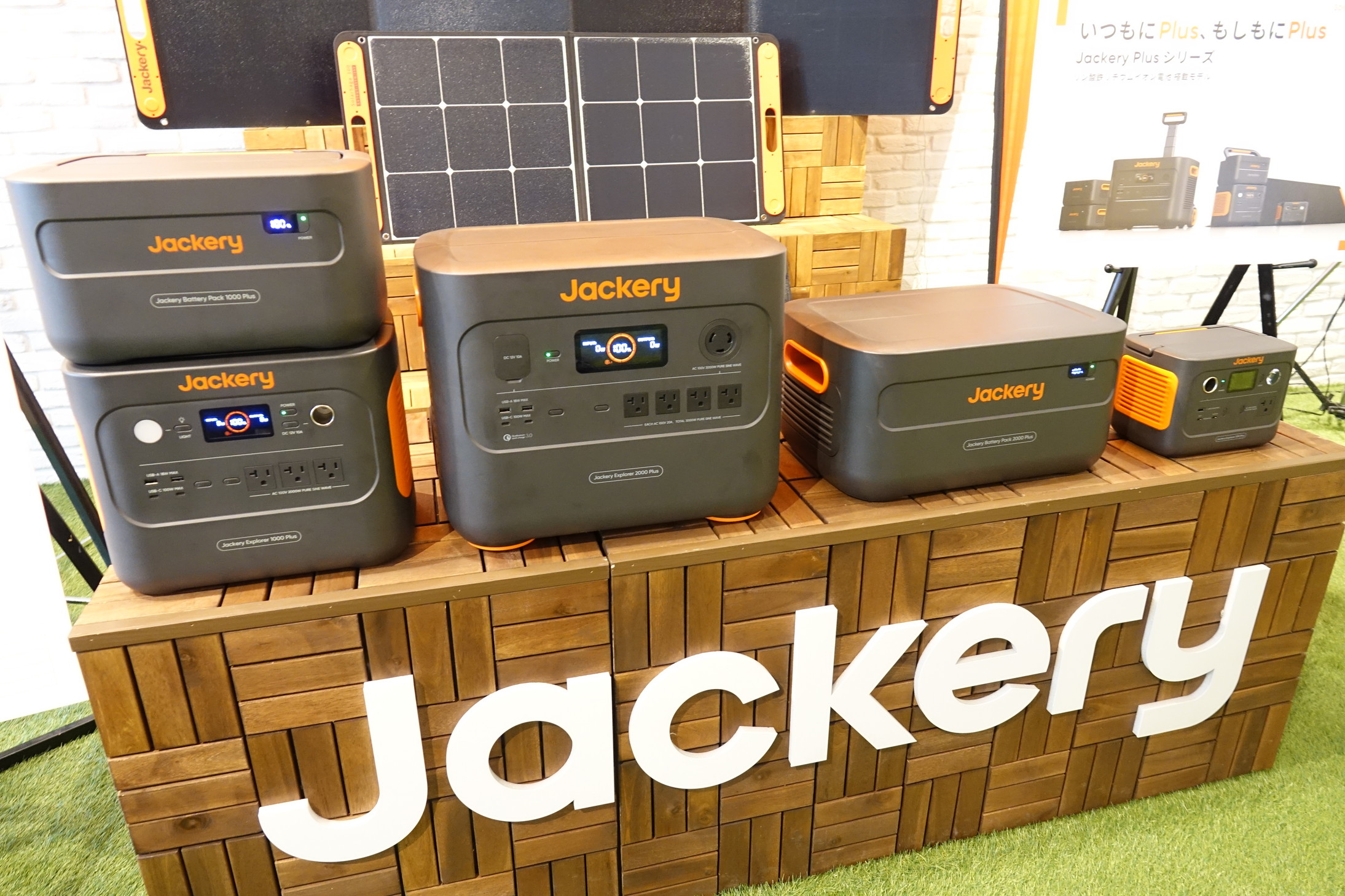 Jackery、スーツケースのように持ち運べるリン酸鉄の大型ポータブル