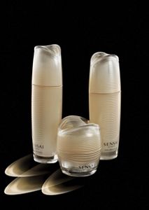 花王 | グローバルプレステージブランド「SENSAI（センサイ）」 最高峰