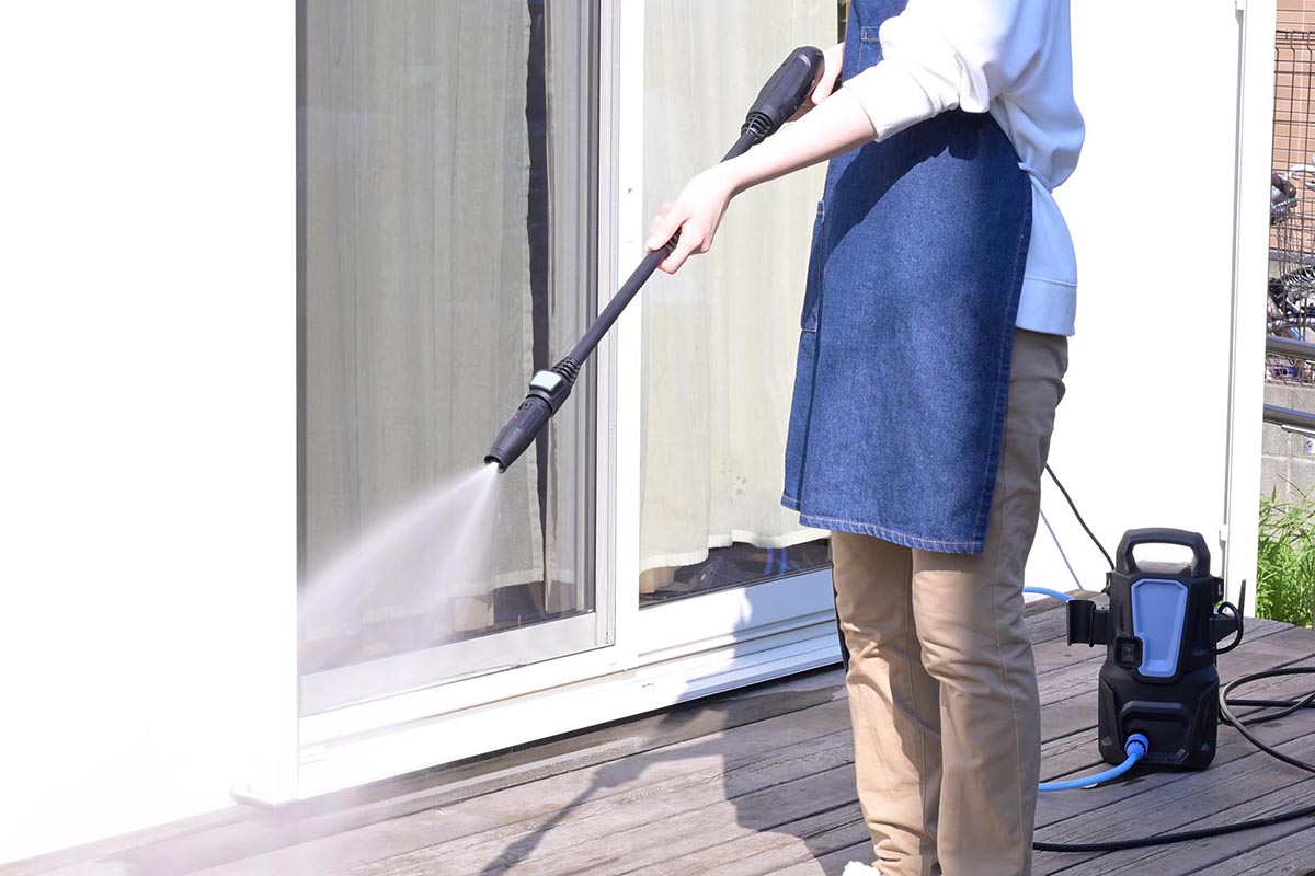 山善、軽さ3kg台なのに高圧な洗浄機 ねじれにくいソフトホース - 家電