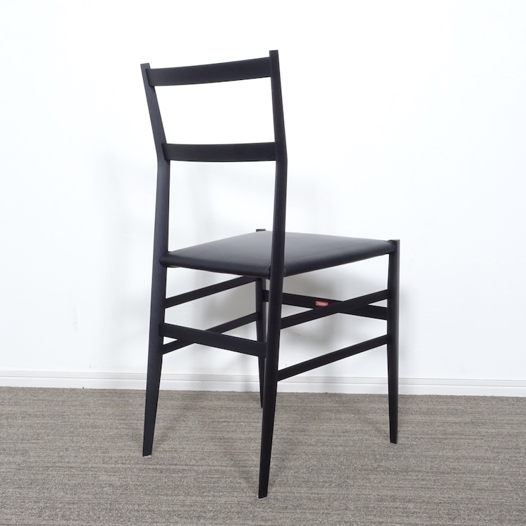 世界で最も軽いチェア、カッシーナのスーパーレジェーラ