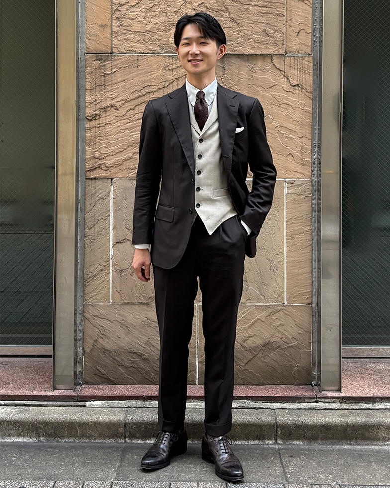 英国生地を使用したダブルブレストスーツ 大阪本町店 菱田幹