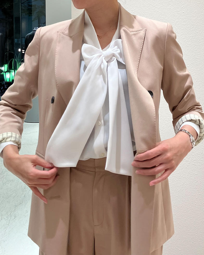 ピンクベージュスーツ×白ブラウス 名古屋栄店 S.F | オーダースーツの