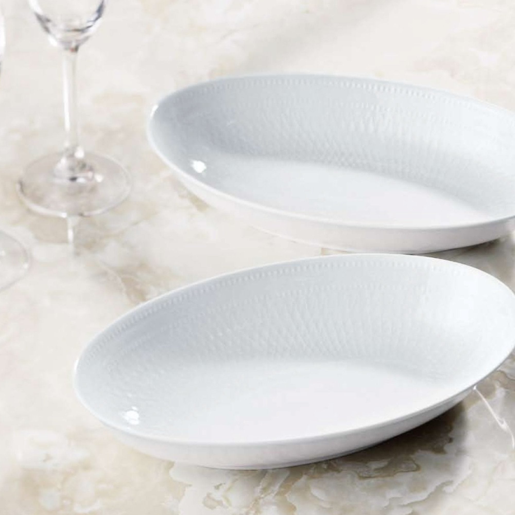 ロイヤル コペンハーゲン〉ホワイトパルメッテ オーバルディッシュ