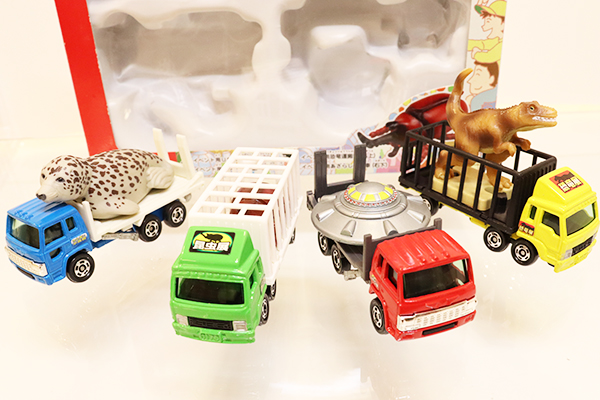 ミニカーショップ ケンボックス トミカギフトセットゆかいなトレーラー