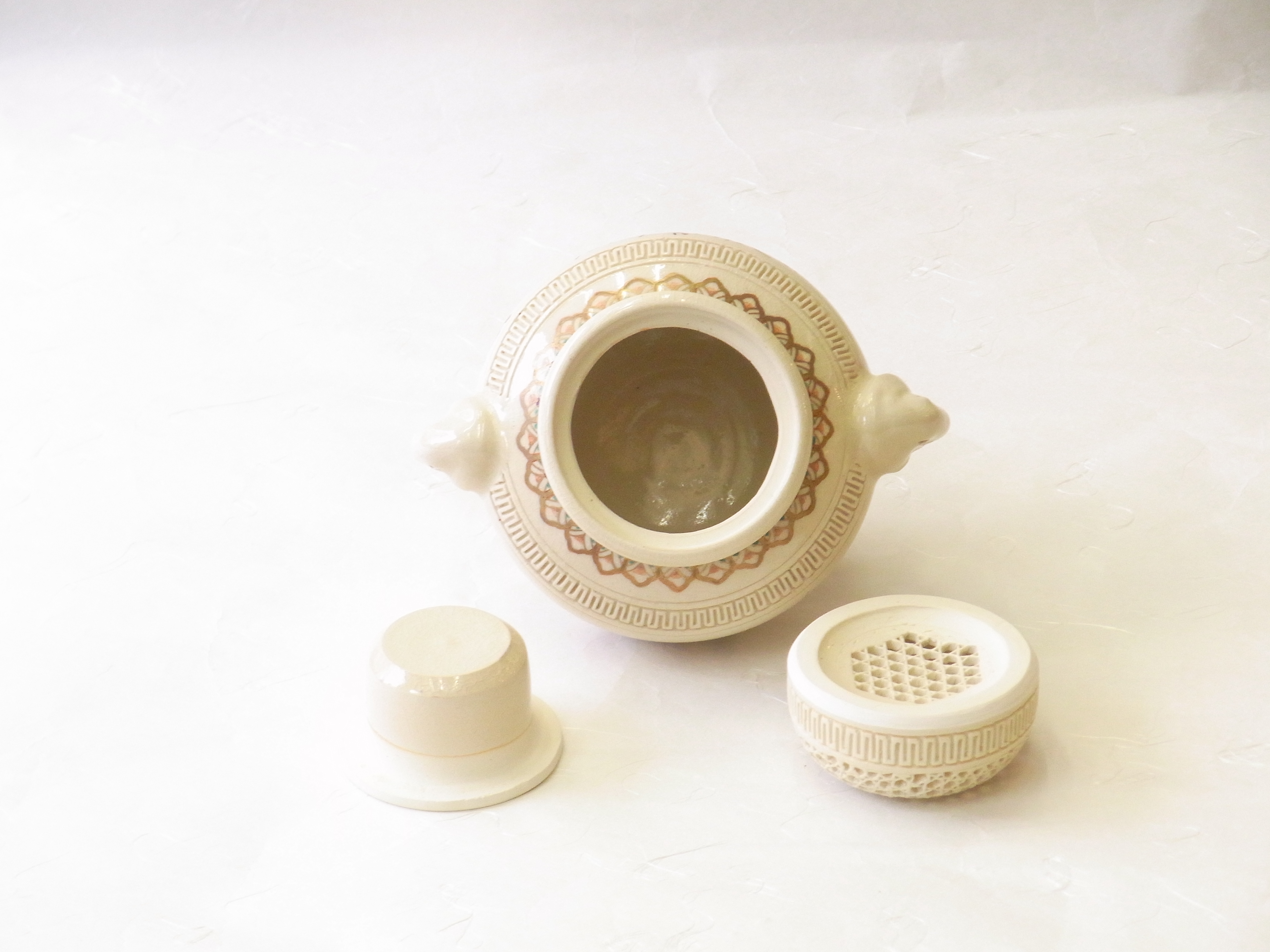 薩摩焼 白磁三足香炉 光石作 薩摩焼 白磁三足香炉 光石作 【公式通販】