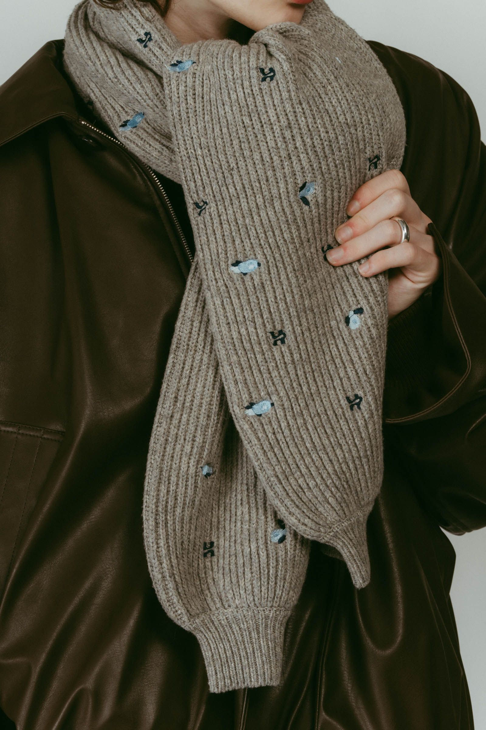 K motif muffler/2color | KNUTH MARF