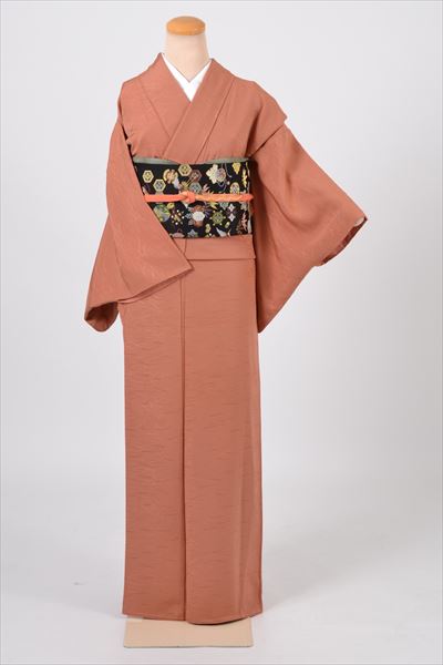 色無地［洗い朱地の松葉地紋］｜着物レンタルあき (来店着付け無料