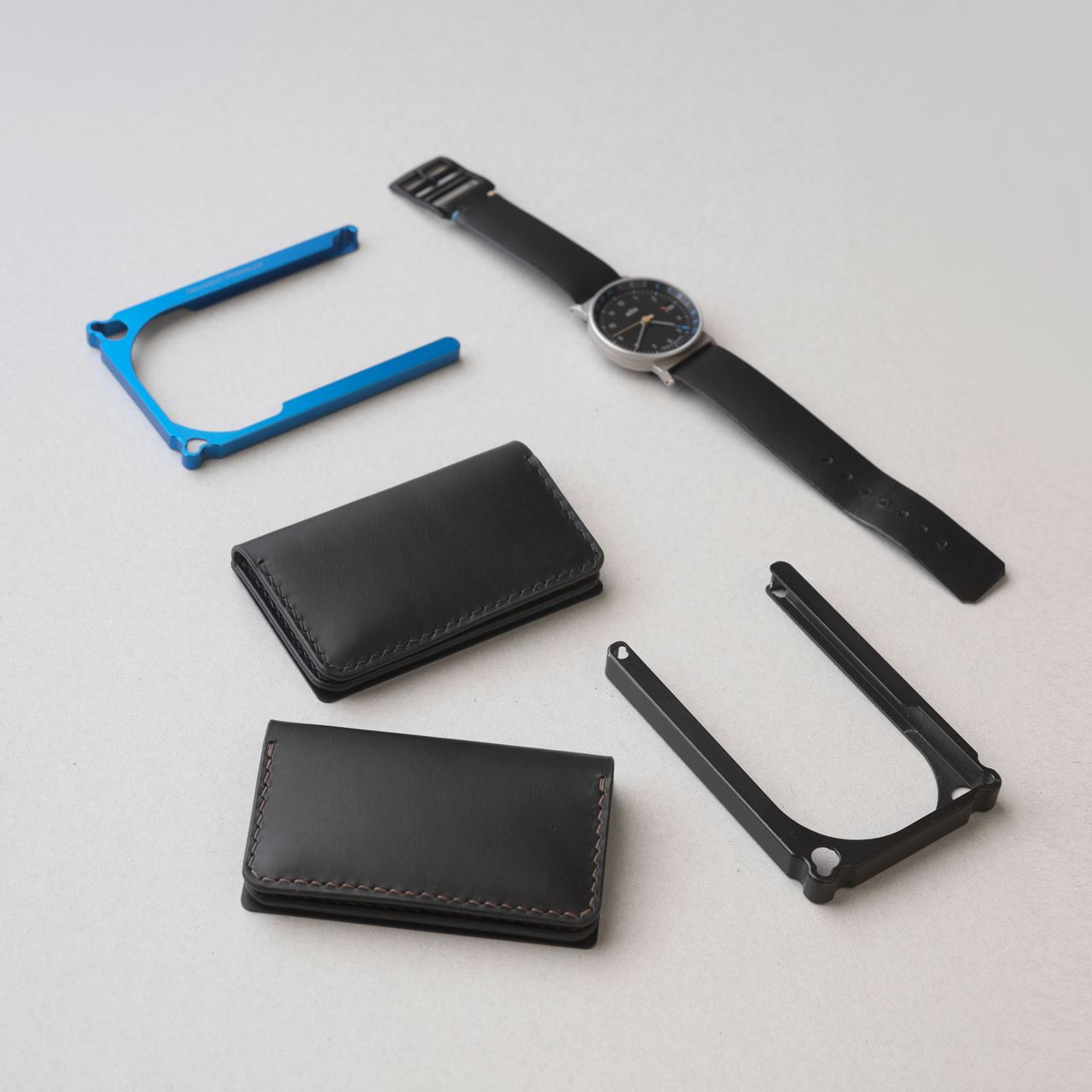 黒革のミニマリスト財布をつくる | kumosha