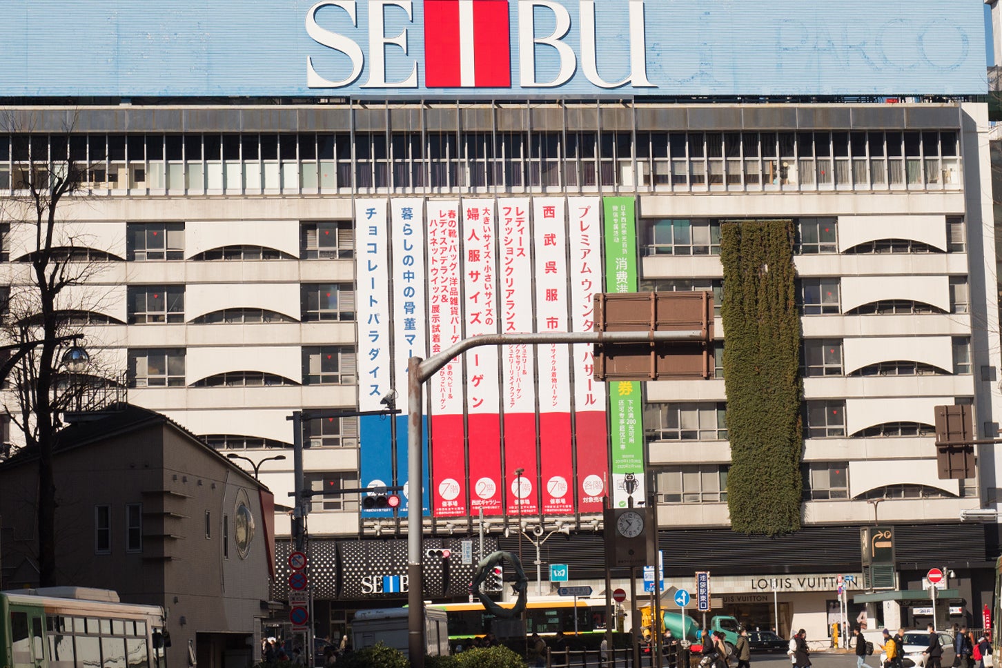 首都高の東池袋付近に巨大イカ発見？ この「イカの耳」は意外なところ