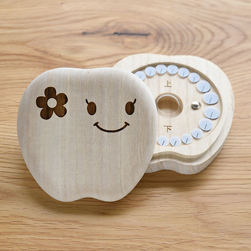 乳歯ケース ティースちゃん MOQMO｜木のおもちゃ KURABOKKO