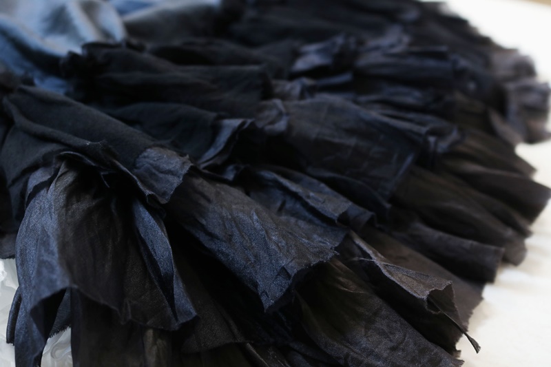 dosa（ドーサ）」のバスケットとシルクスカートで軽やかに | 暮らしと