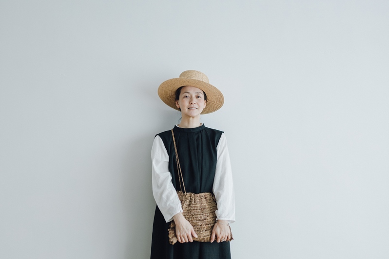 R&D.M.Co-」に別注したシンプルなラフィアハット | 暮らしとおしゃれの
