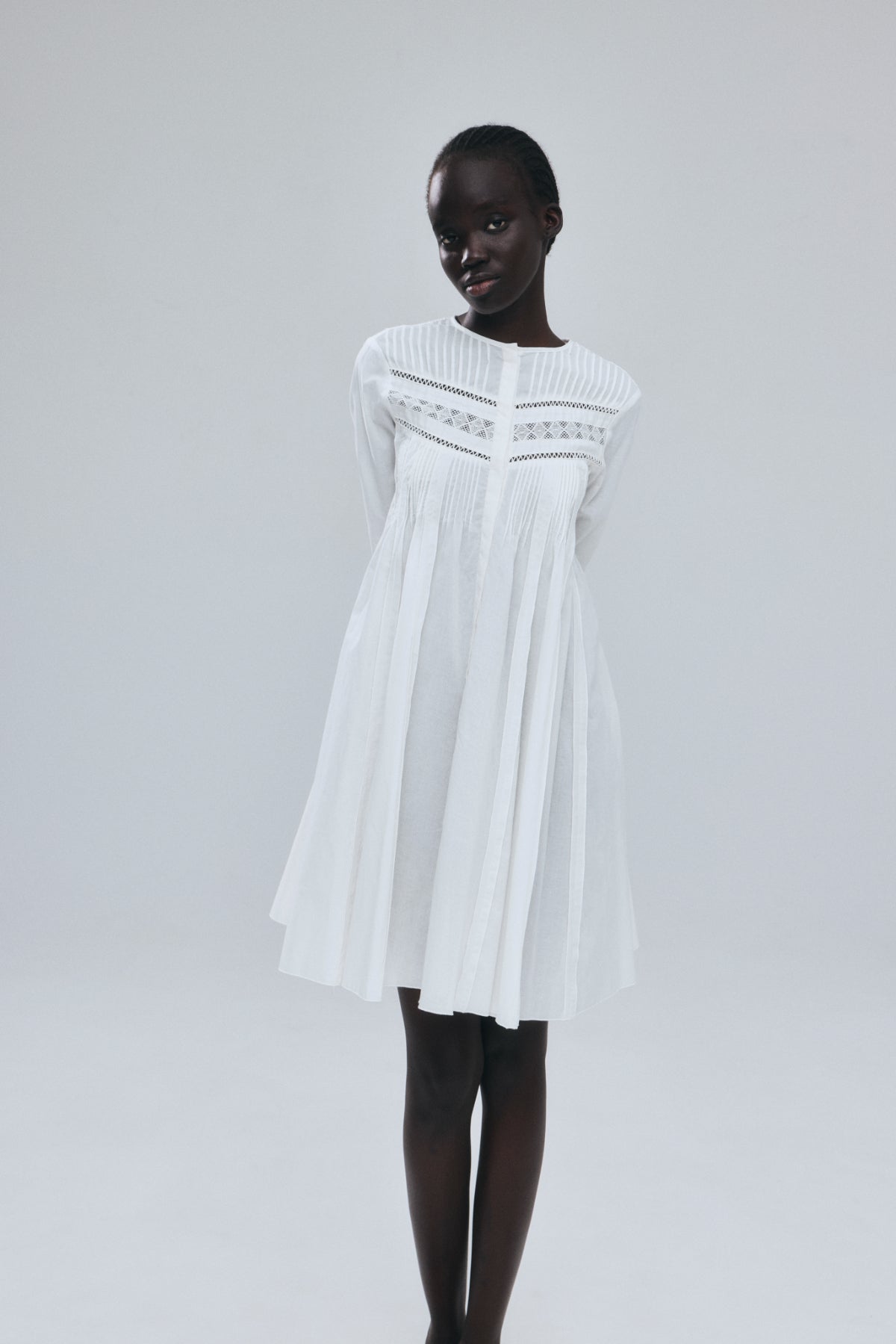 再入荷】Pin-tuck Lace Mini Dress – L'AUBE BLANC