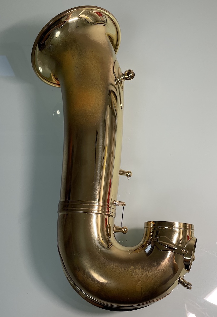 アルトサックスに彫刻。満開の桜の中を蝶が舞う。 | LOVE & HAPPINESS