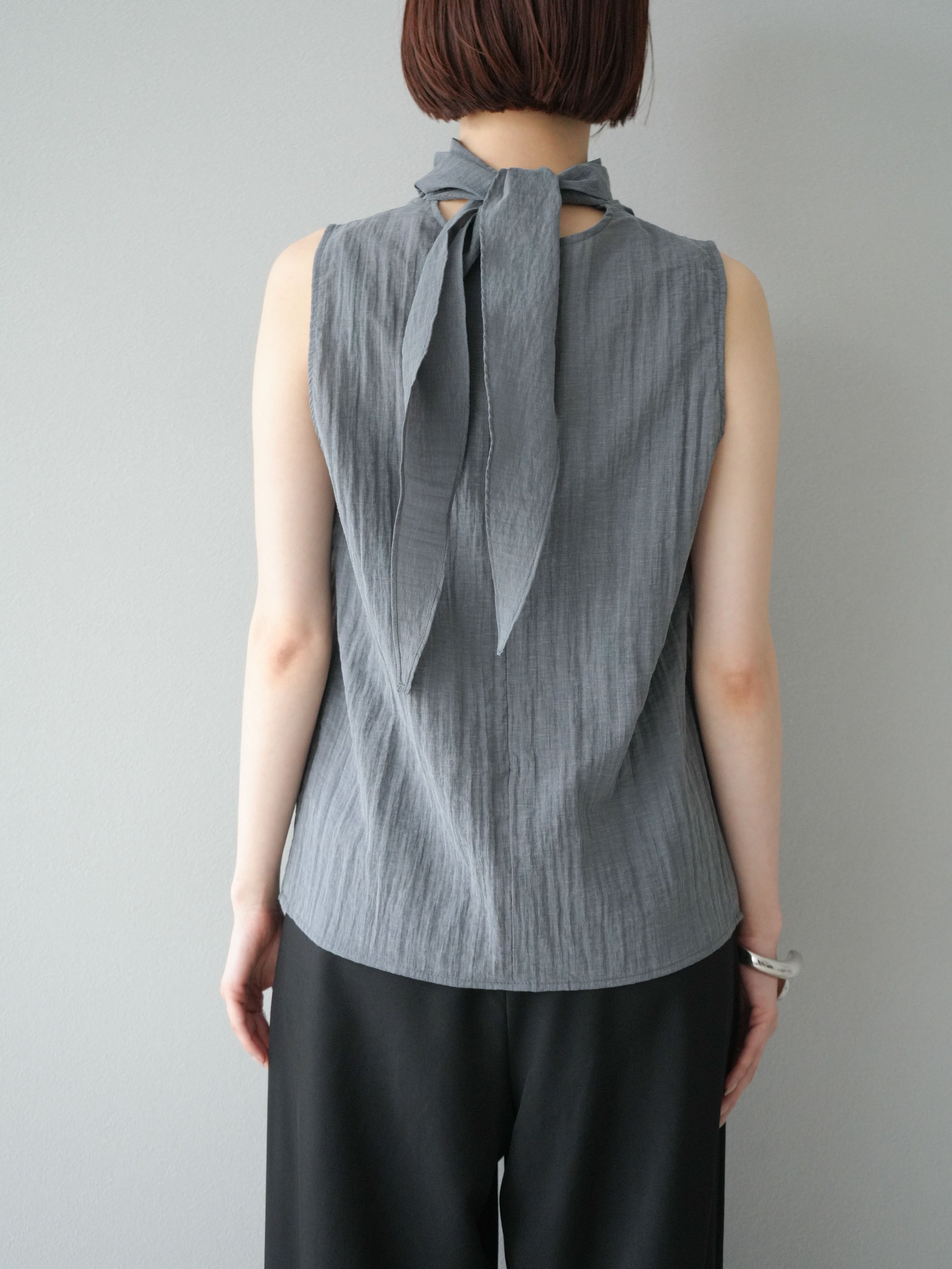 bibiy AIMEE BIJOU TOP グレー刺繍ノースリーブ TOPS｜Bibiy.