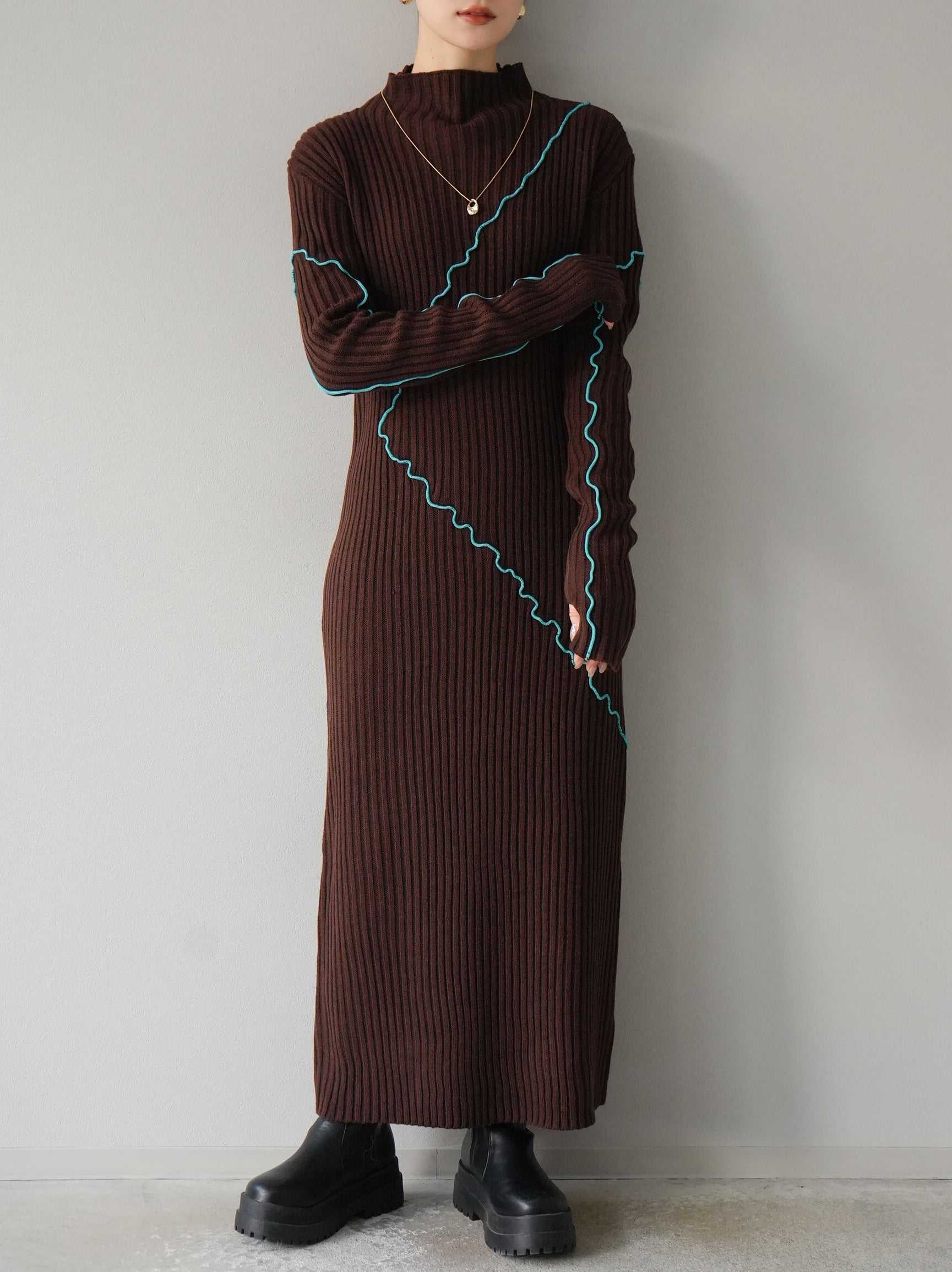 予約]配色メローニットワンピース/ブラウン – Lumier