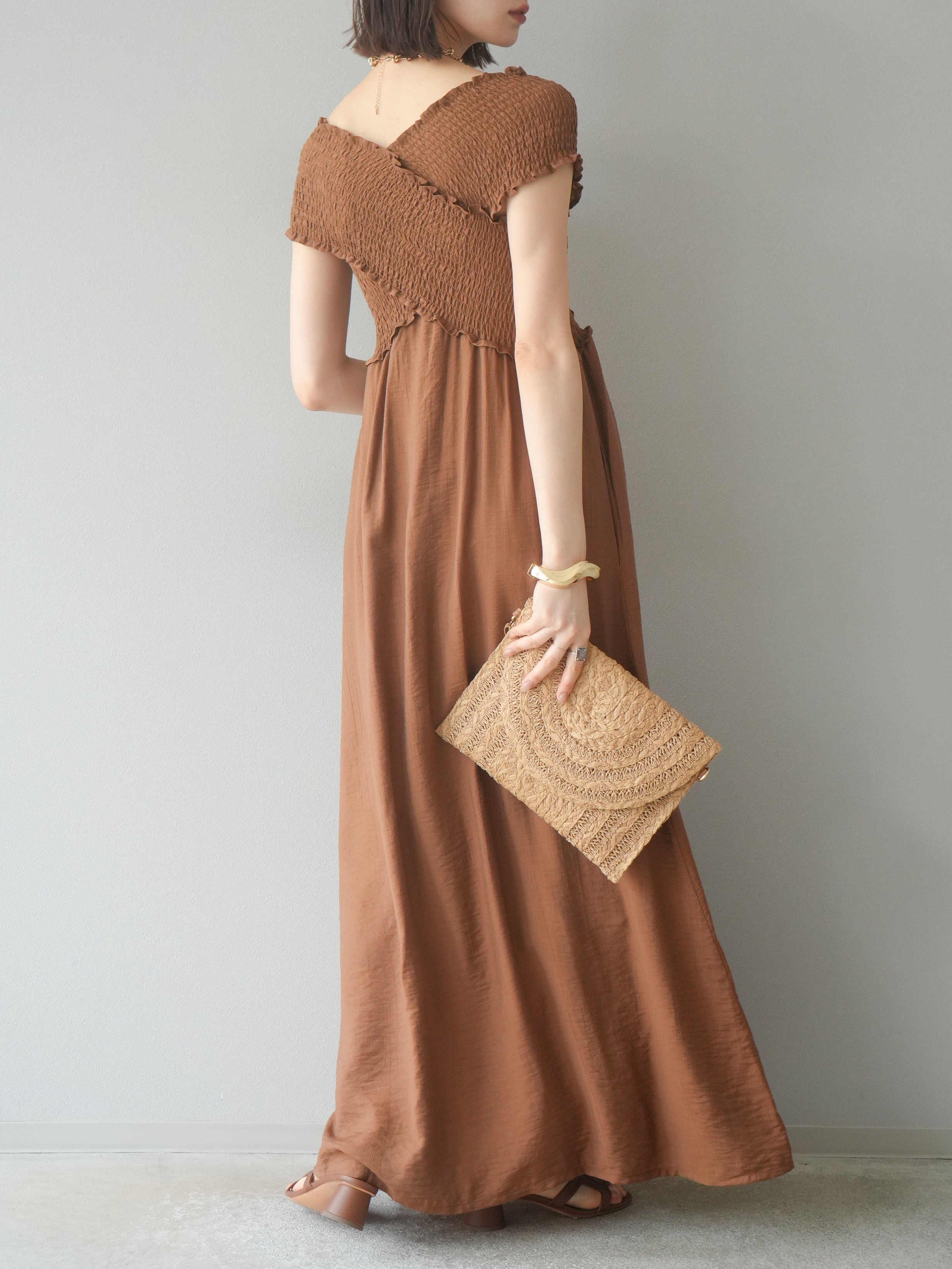 予約]シャーリングクロスワンピース/ブラウン – Lumier