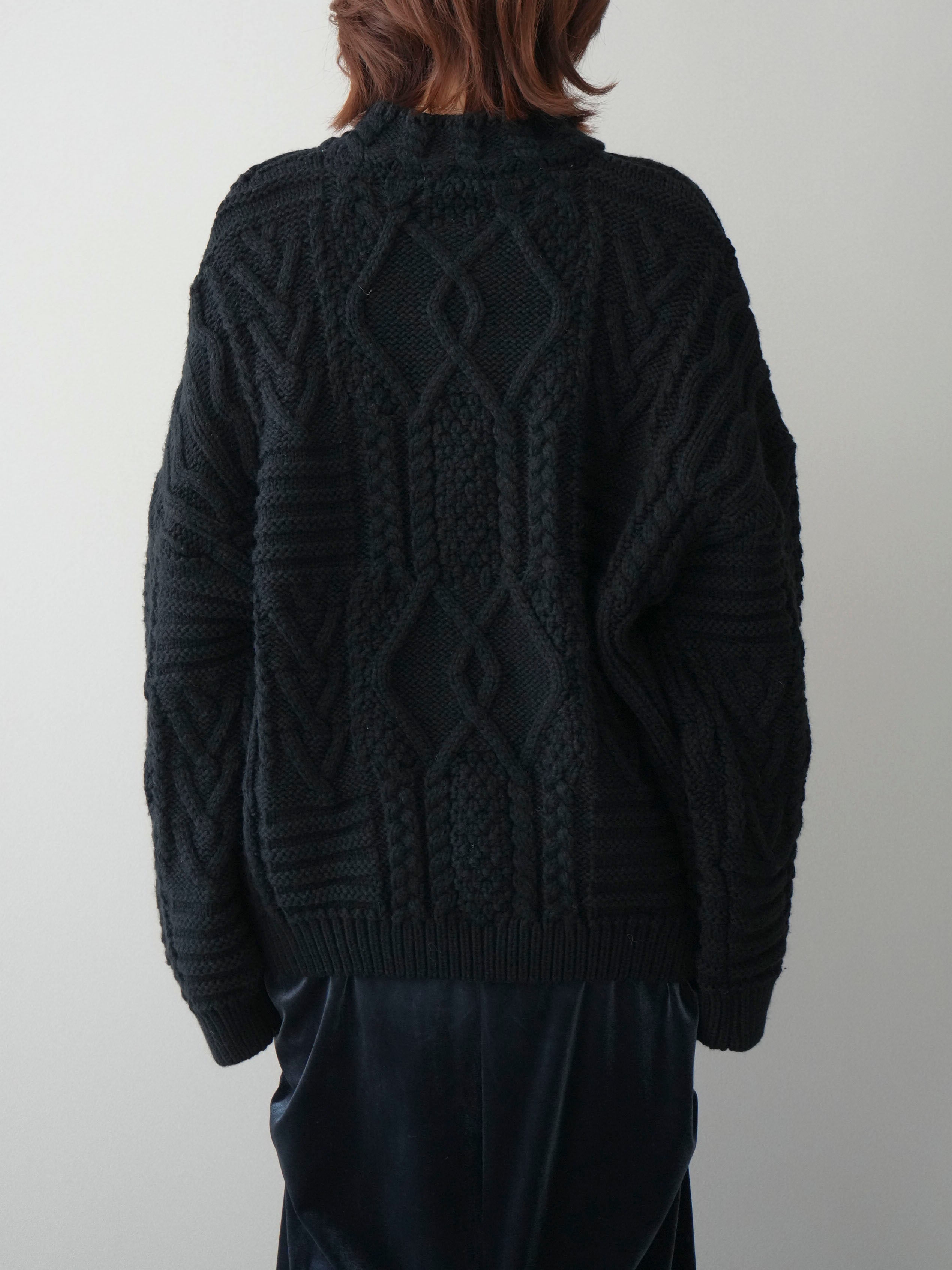 予約]ケーブル編みモックネックニットプルオーバー/black – Lumier