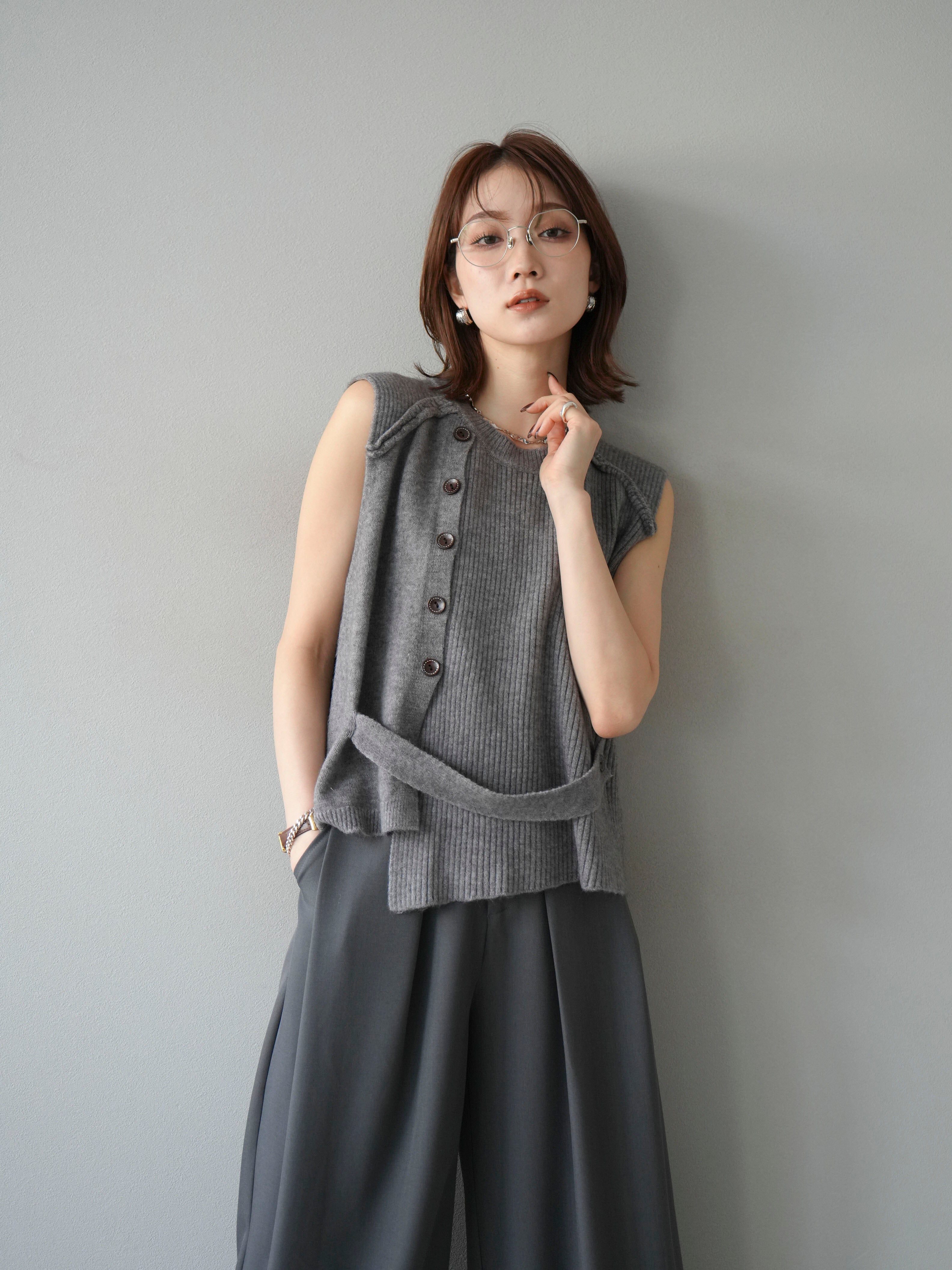 予約]レイヤードボタンニットベスト/グレー – Lumier
