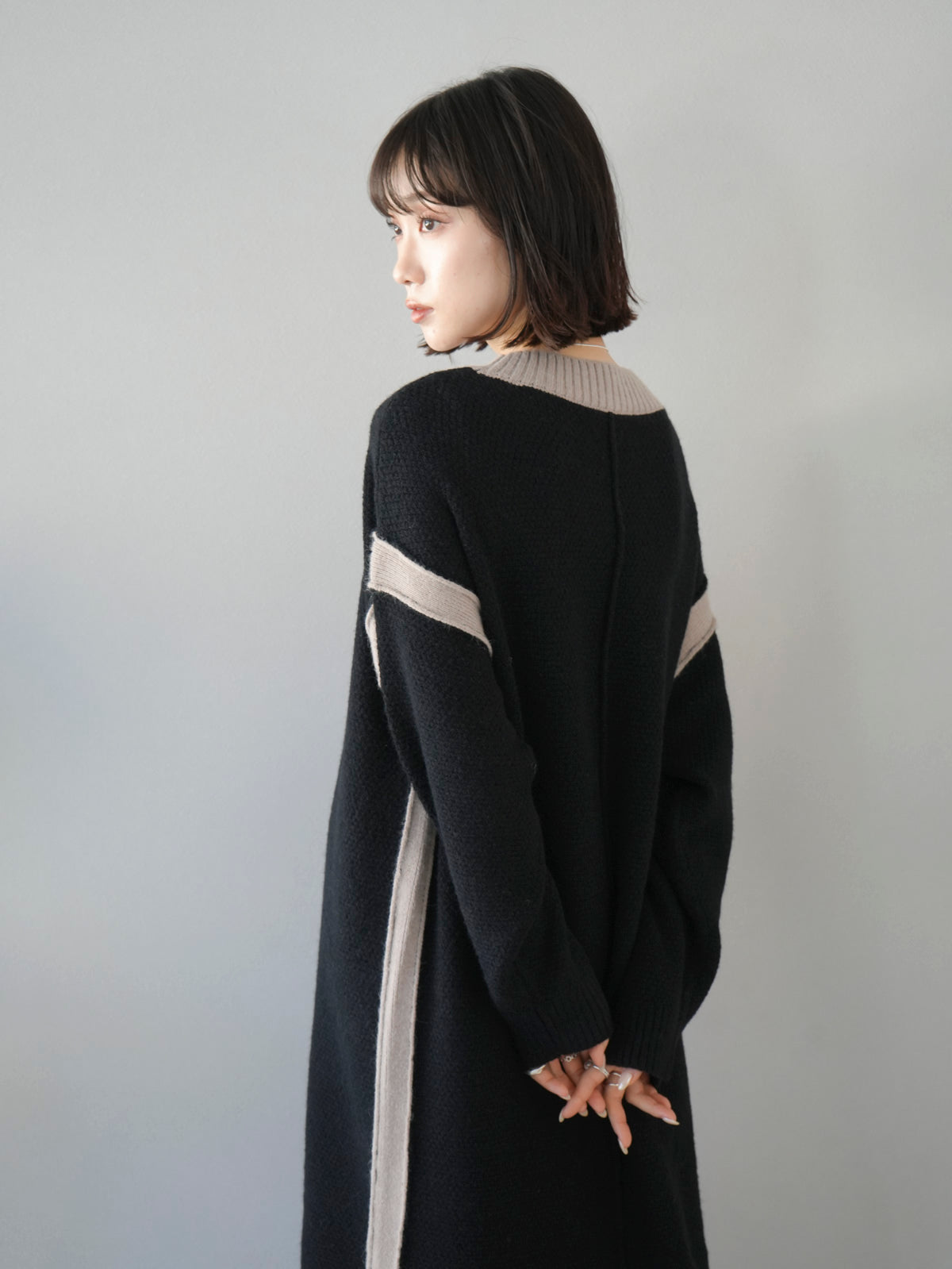 予約]バイカラーニットワンピース/ブラック – Lumier