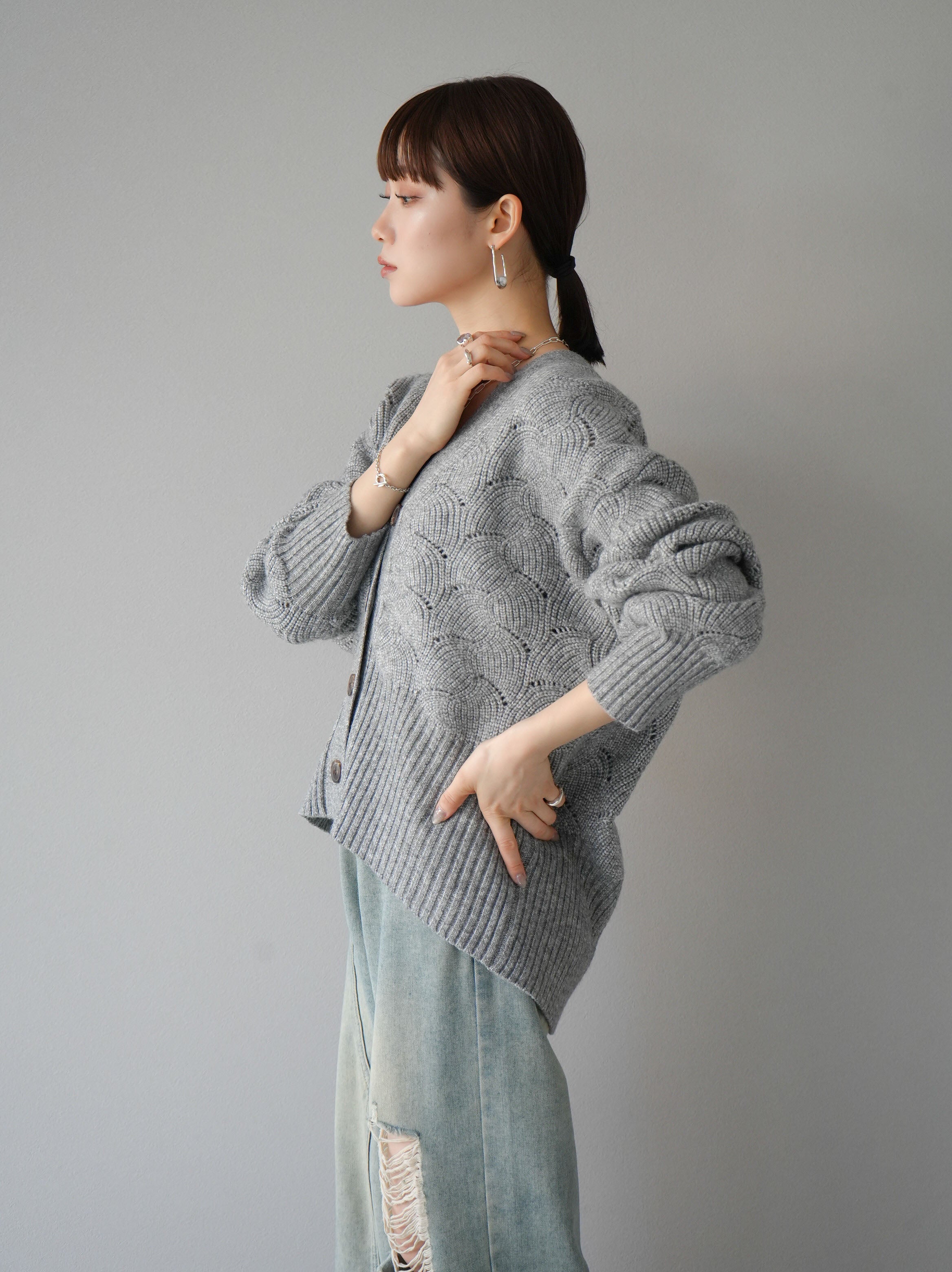 予約]ウェーブ編みVネックニットカーディガン/グレー – Lumier