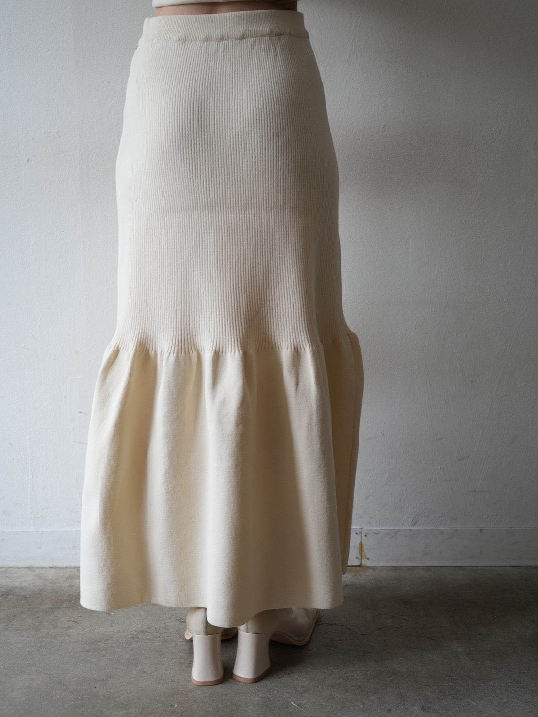 予約]マーメイドポリエステルニットスカート/アイボリー – Lumier