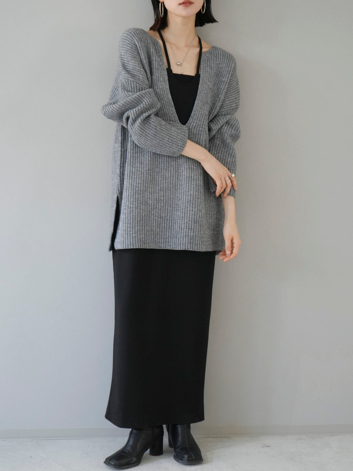 予約]畦編み深Vニットプルオーバー/グレー – Lumier