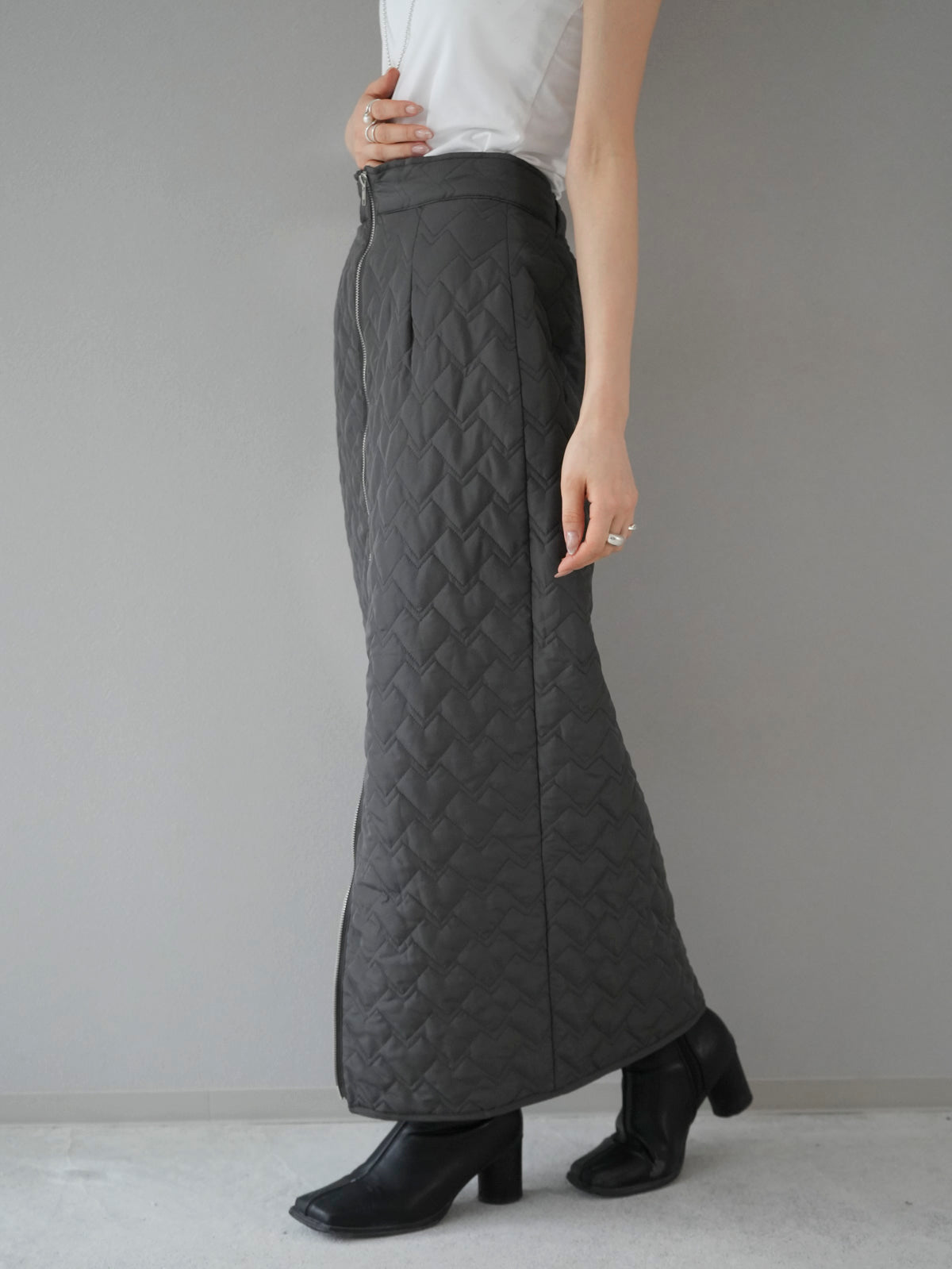 予約]キルティングジップスカート/グレー – Lumier