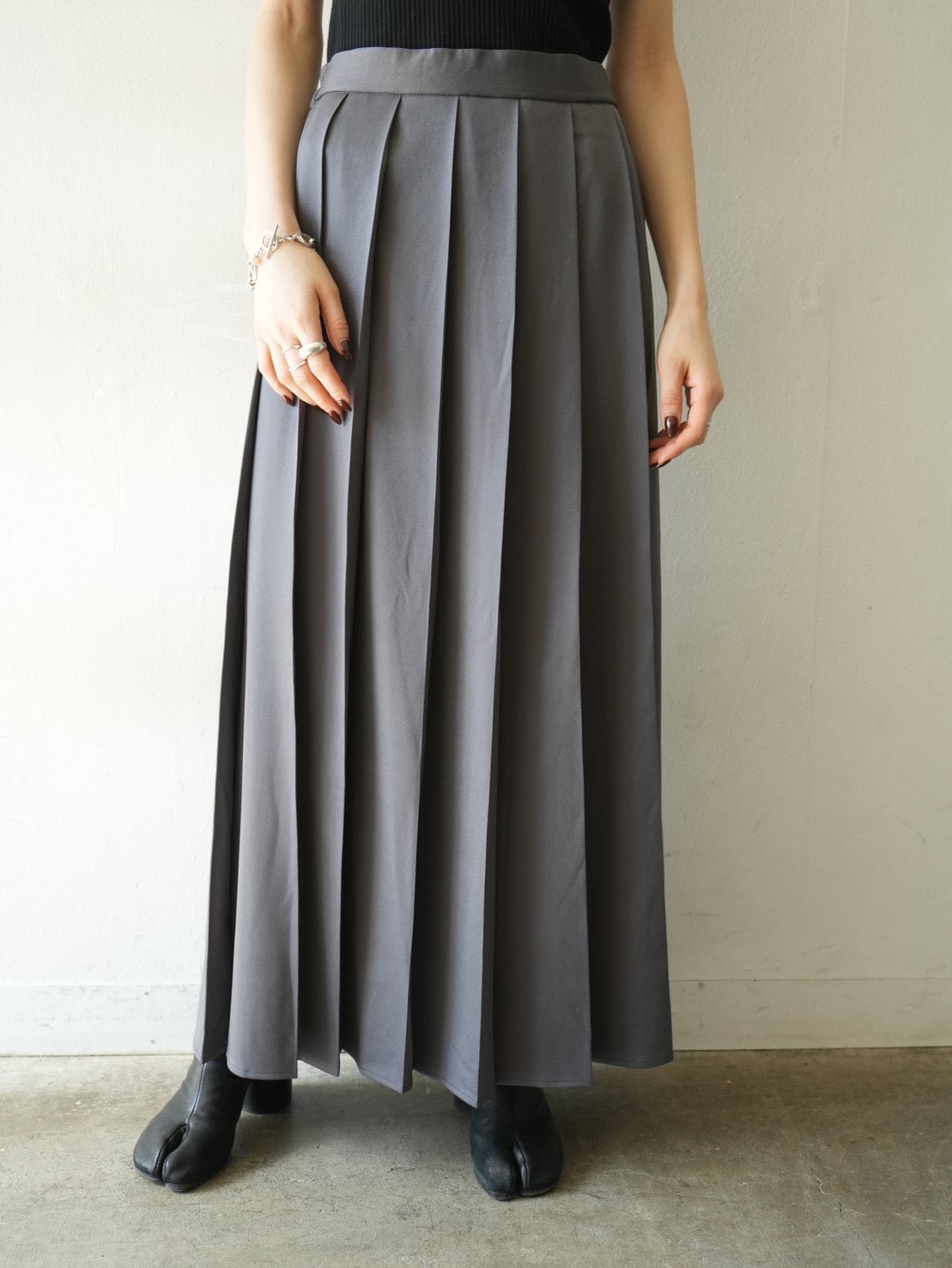 予約]タックプリーツマキシスカート/グレー – Lumier