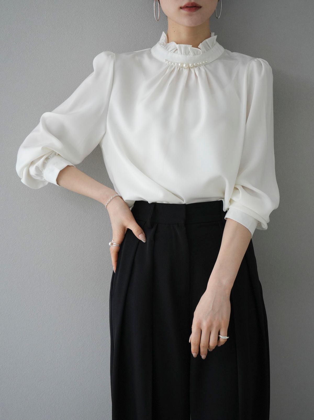 SET]パールネックフリルブラウス+パールネックフリルブラウス(2set