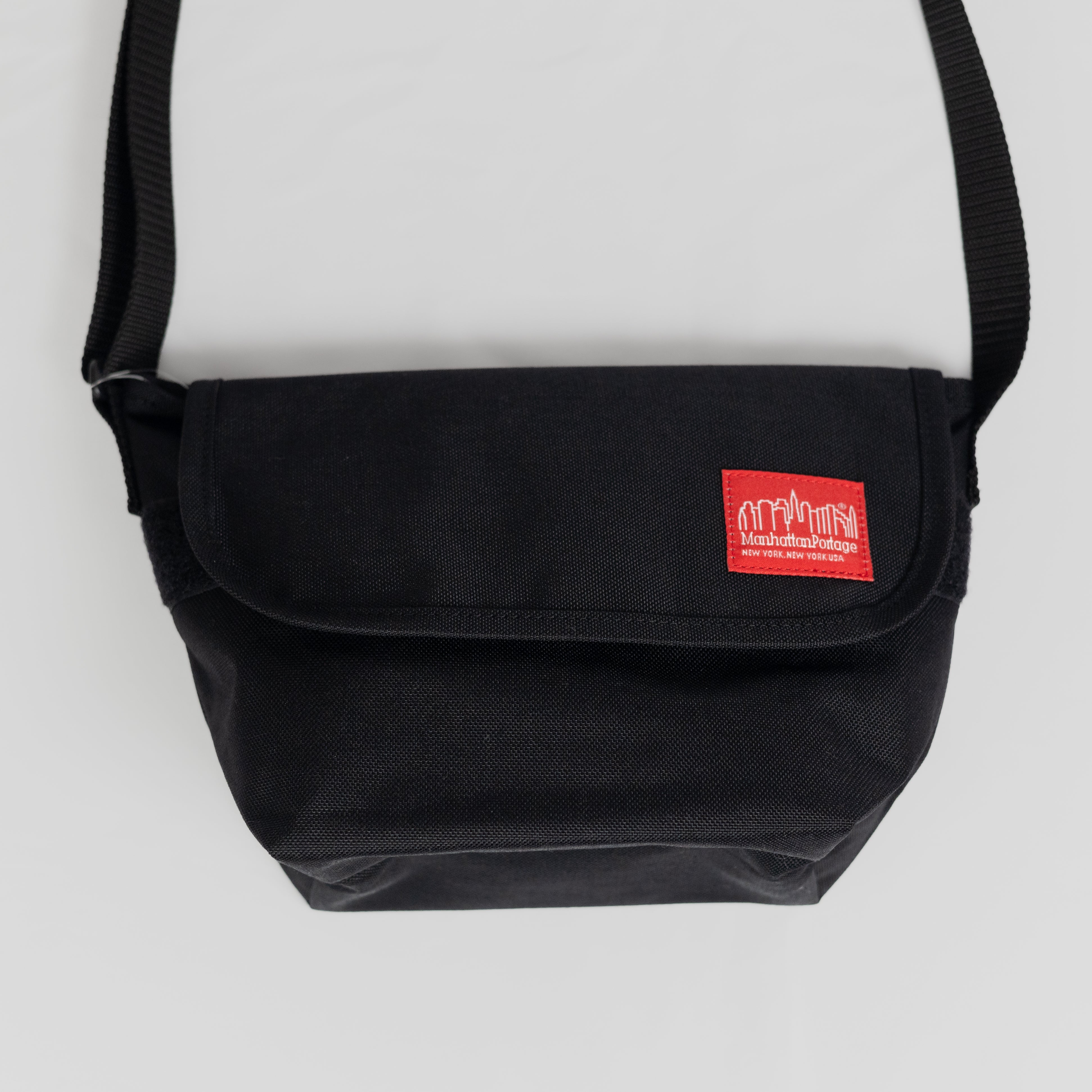 Manhattan Portage - Mini Ny Messenger Bag - Black – Lune Noir