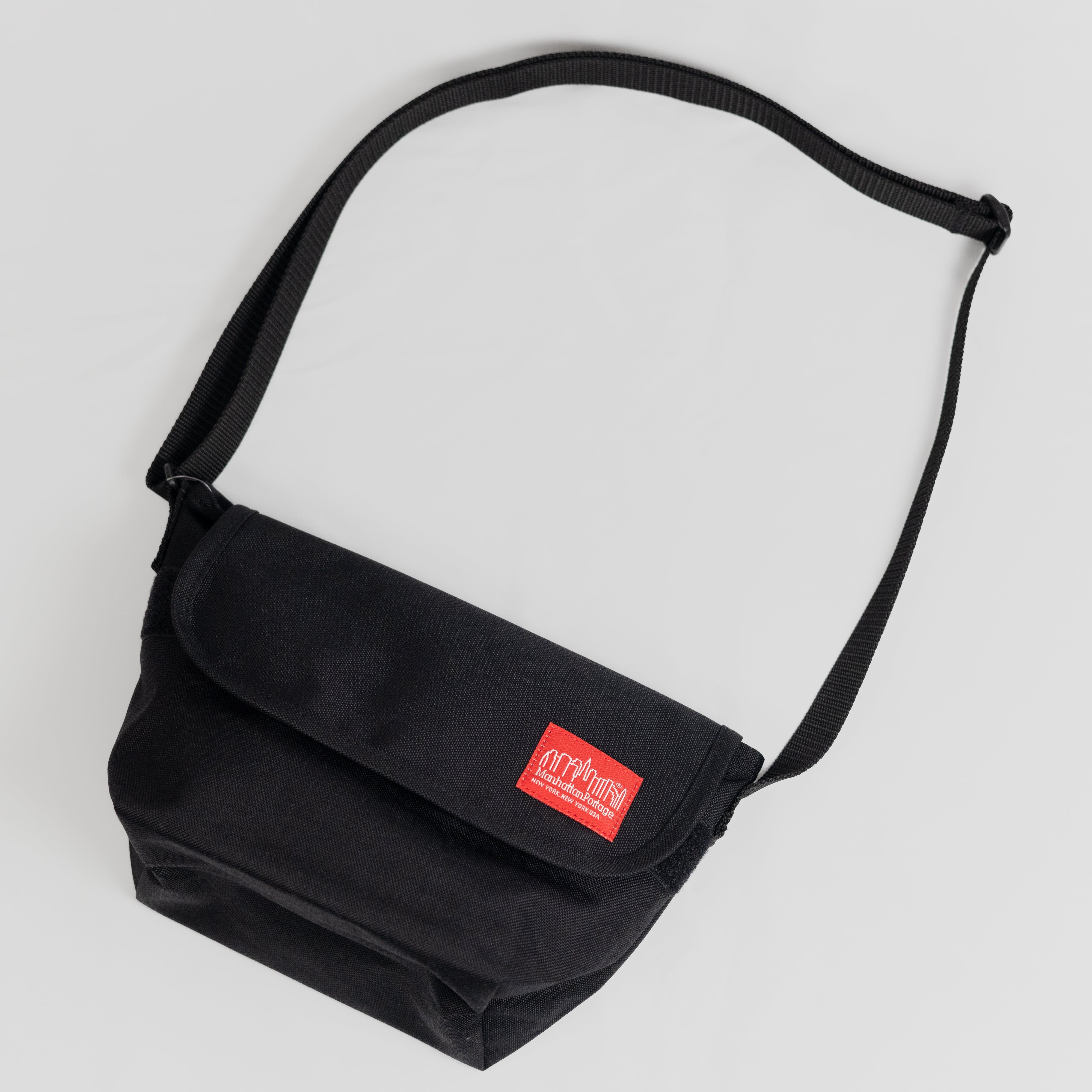 Manhattan Portage - Mini Ny Messenger Bag - Black – Lune Noir