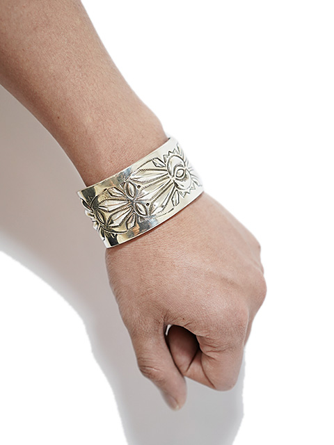 RAY ADAKAI（レイアダカイ） 】 ダブルスタンプシルバーバングル - Lua