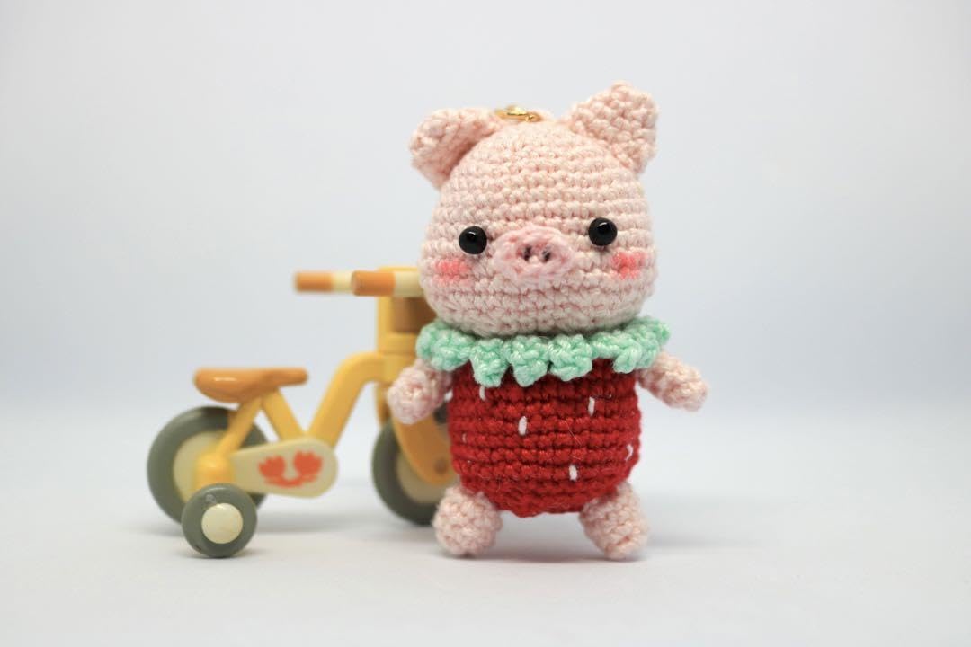 Amazon.co.jp: いちごブタちゃん あみぐるみ キーホルダー : おもちゃ