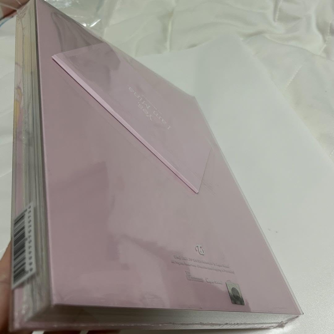 Amazon.co.jp: TWICE ミナ ソロ写真集 Yes, I am Mina Pink ver