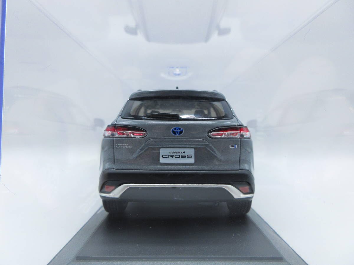 Amazon | 1/30 ミニカー 新型カローラクロス カラーサンプル 非売品