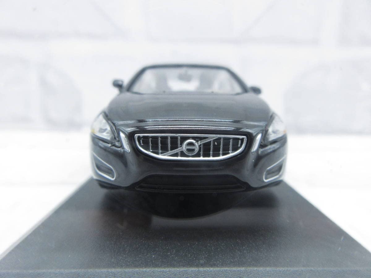 ミニカー 1/43 ボルボ V50 ディーラー正規品 モデルカー Amazon.co.jp