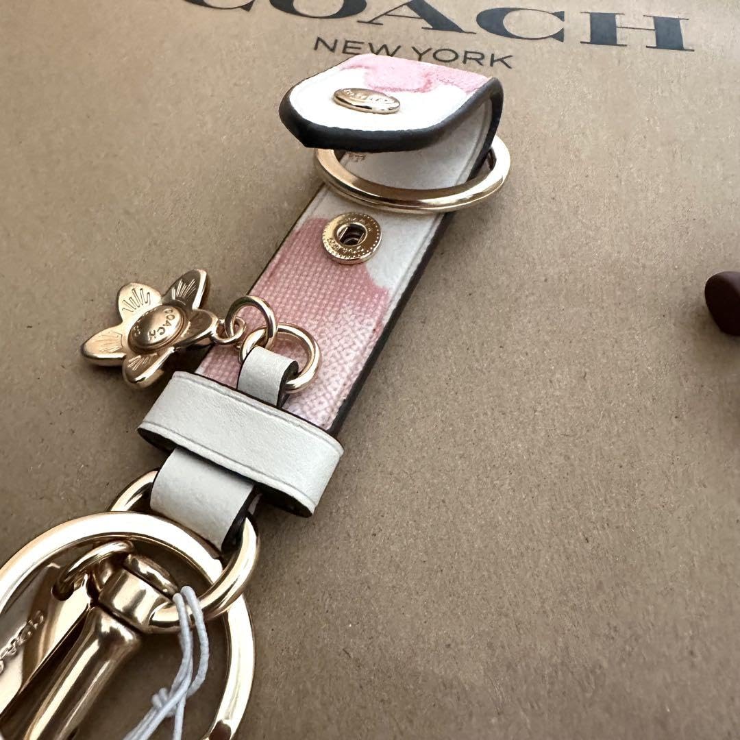 Amazon.co.jp: 限定品！COACH コーチ キーホルダー 花柄 フラワー