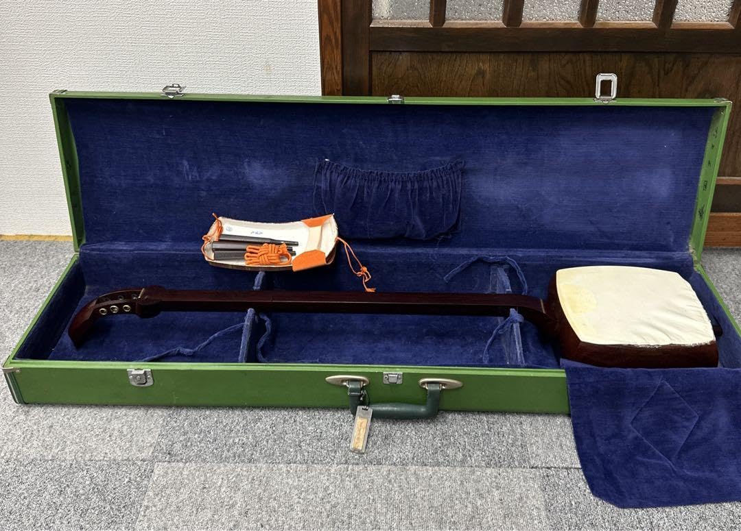 Amazon.co.jp: 三味線 紅木 二段溝 金ホゾ 子持ち綾杉胴 中棹 金具K9