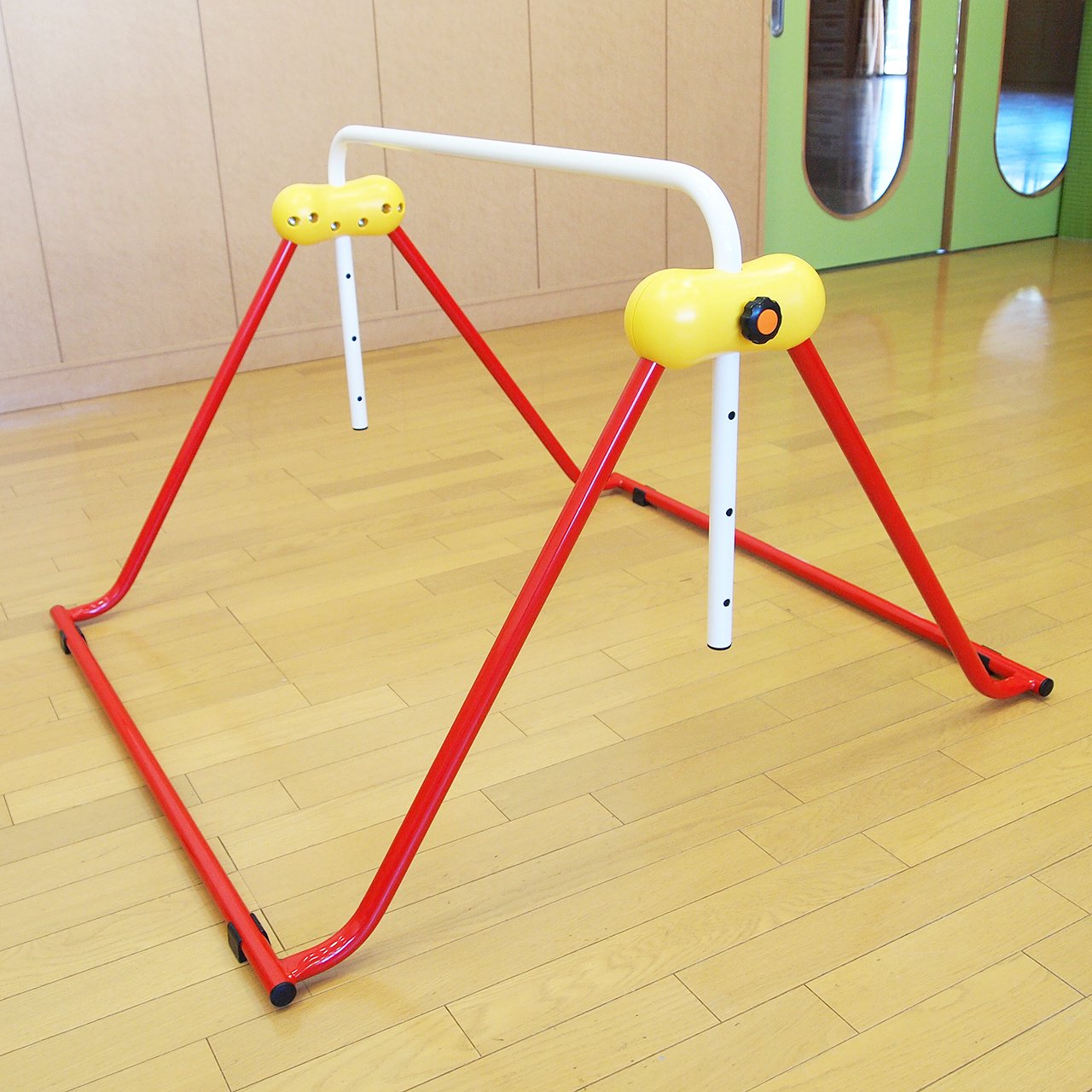 Amazon.co.jp: 鉄棒 子ども用 室内鉄棒 耐荷重70kg 組立不要 ツムラ