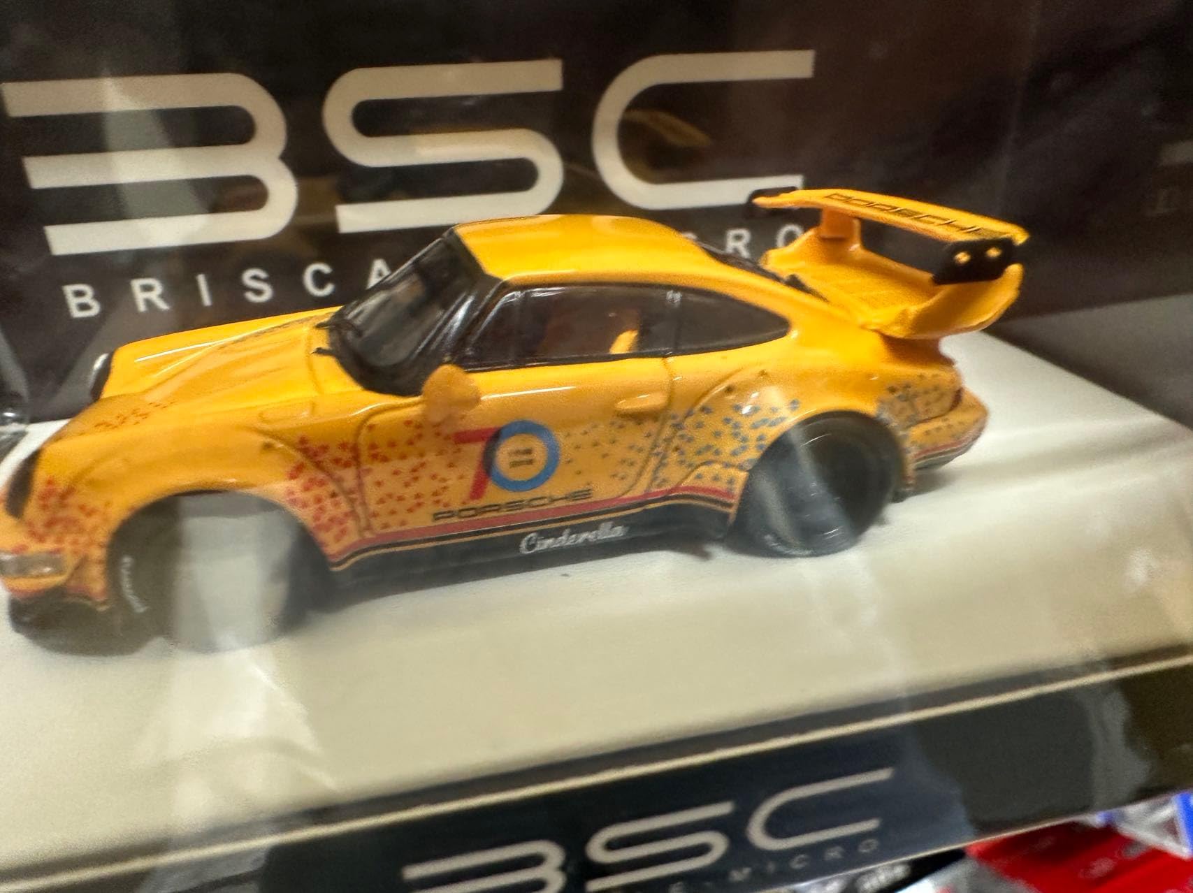 Amazon | 1/64 BSC ポルシェ RWB 911 964 GT 黄色 70周年 フィギュア