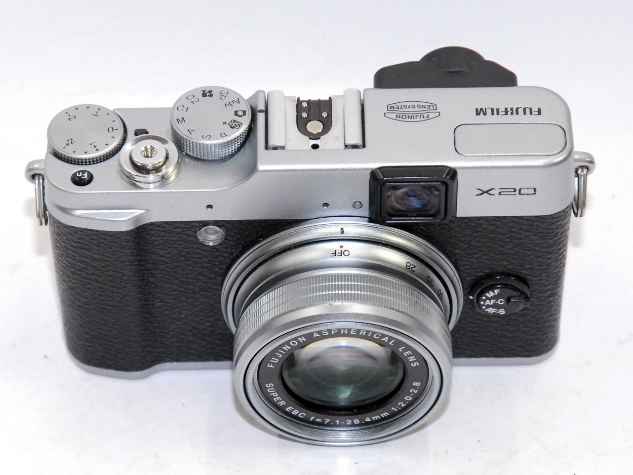 Amazon.co.jp: FUJIFILM Digital Camera X20S Optical 4x Zoom Silver