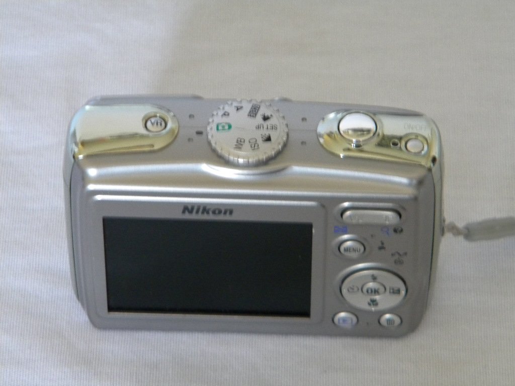 Amazon.com: Nikon Coolpix P4 8.1MP 數位相機,附3.5 倍減震光學變焦: 電子