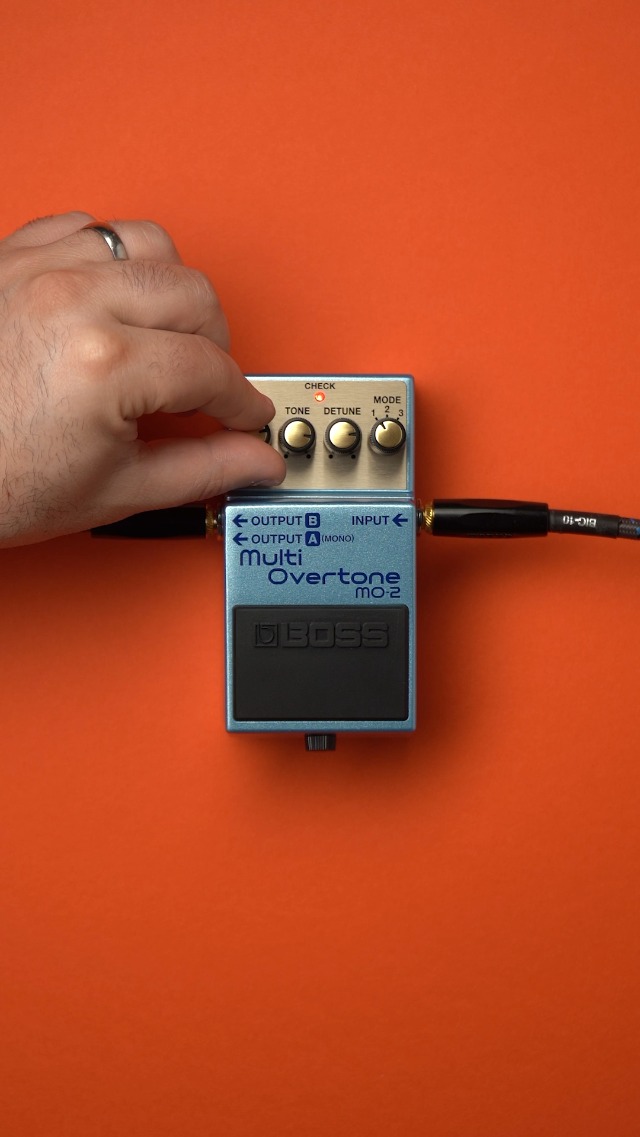 Amazon.com: BOSS MO-2 Multi Overtone Guitar Pedal (MO-2) : Musical