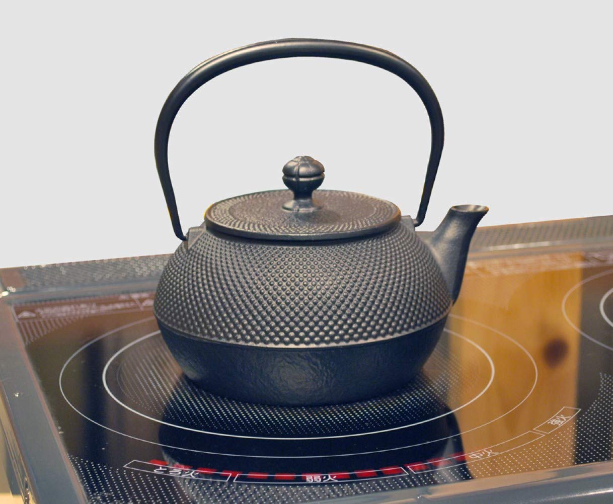 Amazon｜岩鋳 Iwachu 鉄瓶 7型アラレ IH対応 黒焼付(釜焼） 0.9L 南部