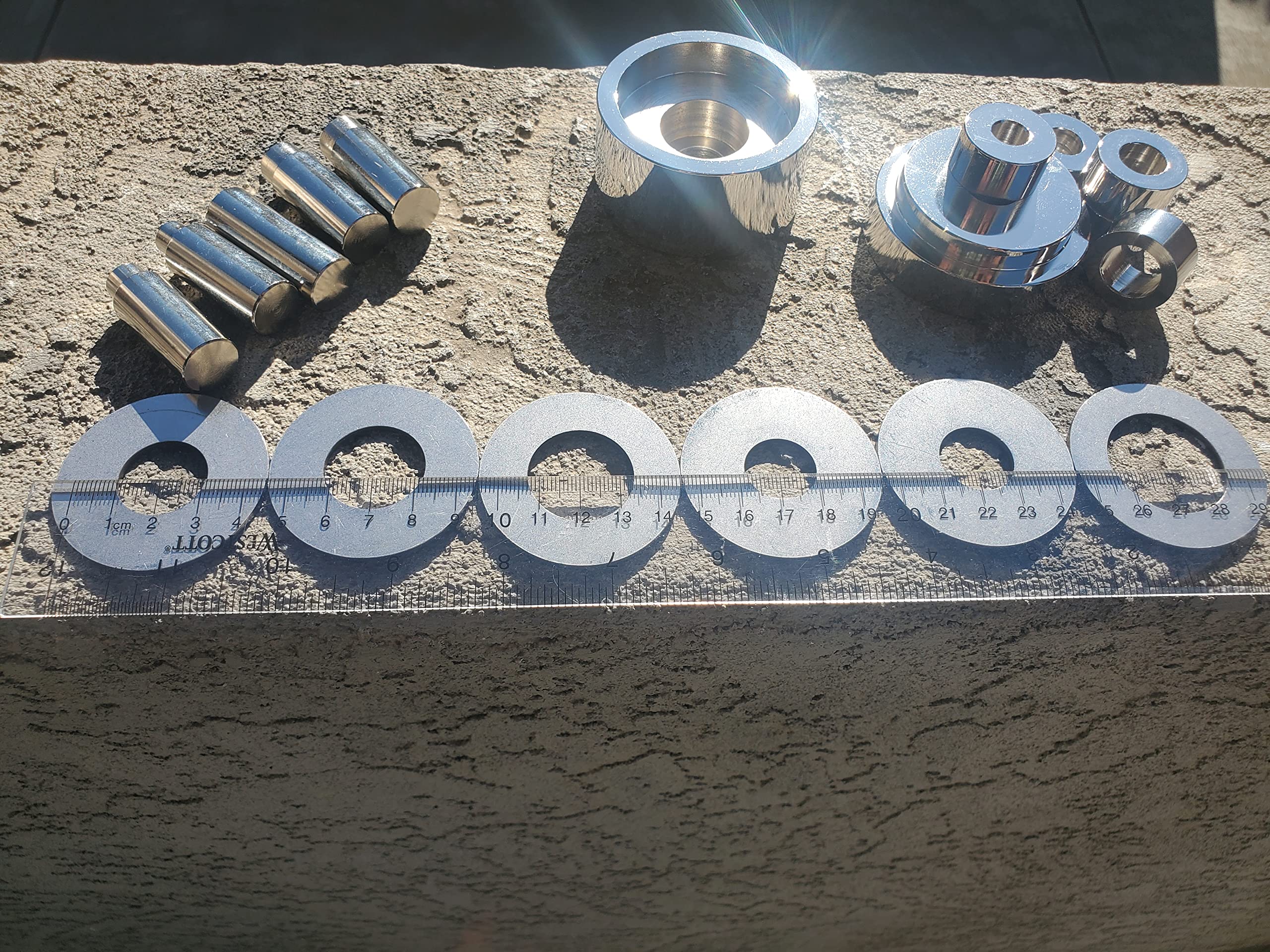 リングパンチとスペーサーセット に穴をあける パンチアンドダイセット