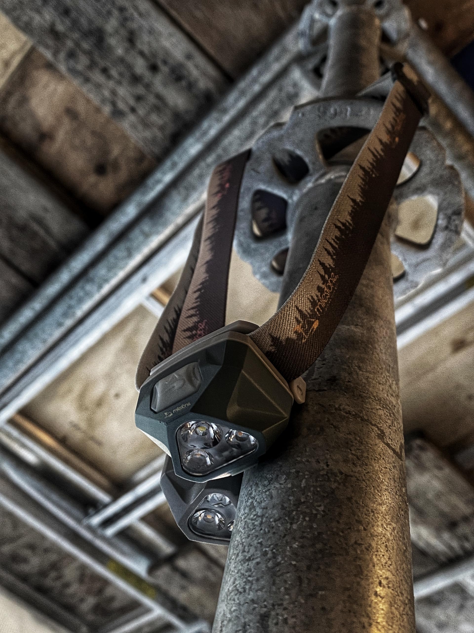 Amazon.co.jp: マイルストーン（milestone） 超小型 軽量 LEDヘッド