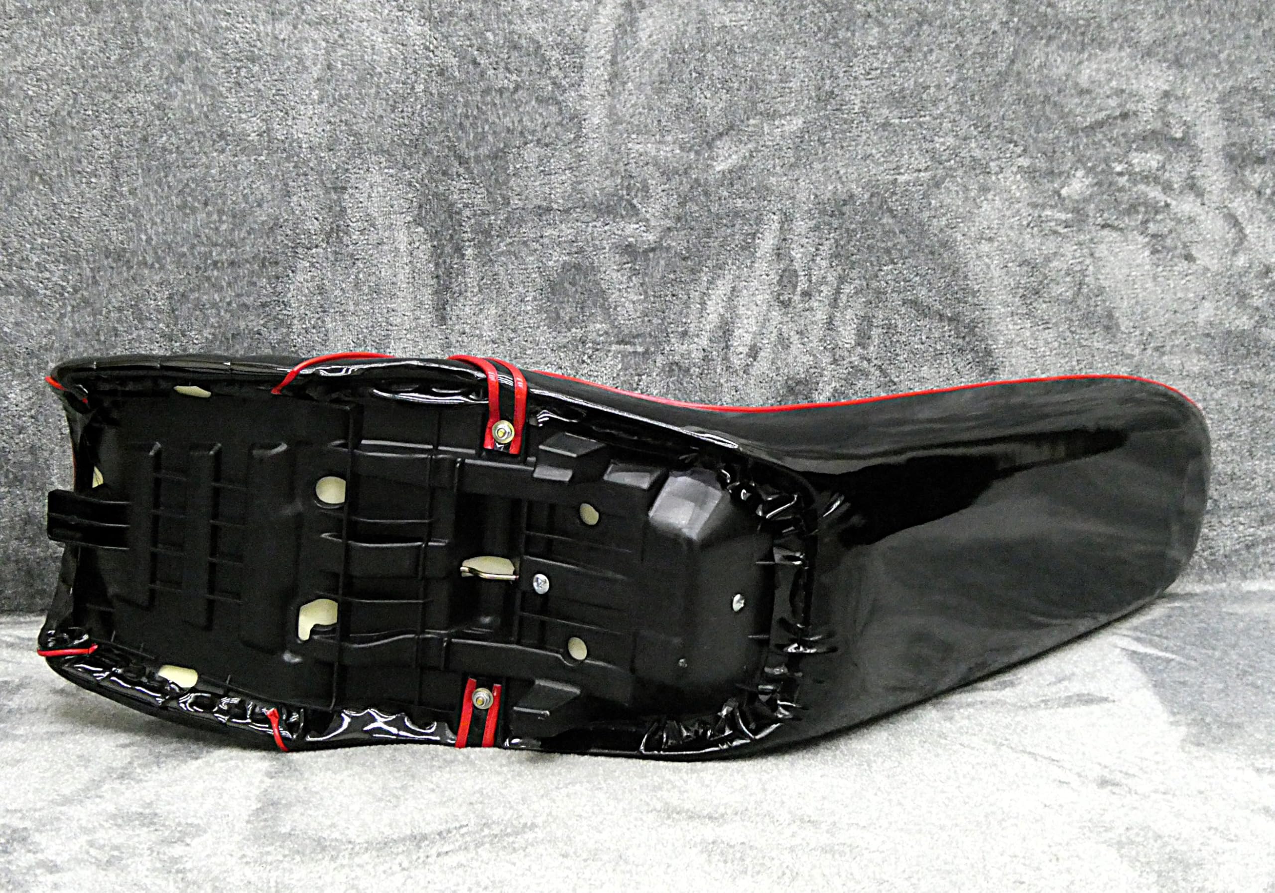 Amazon | NC31 黒赤エナ 三段シート 補強入り60cm/ブラック